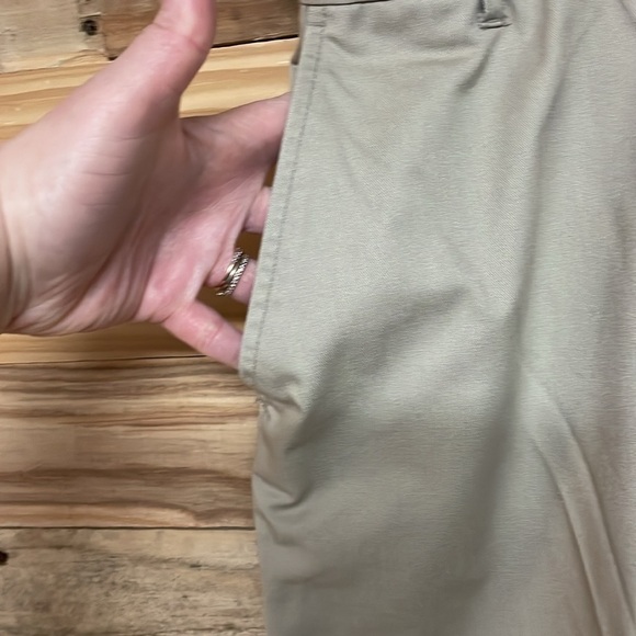 Wear Guard size W46 Khaki Color Flat Front Shorts with Front and Back Pockets - Picture 3 of 9